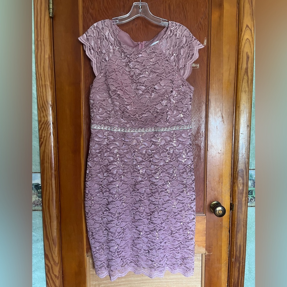 Light mauve pink knee length lace dress size XL